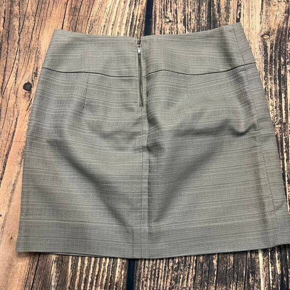 J. Crew Women's Beige Mini Skirt Size 0 Short Solid Back Zipper - Picture 3 of 3